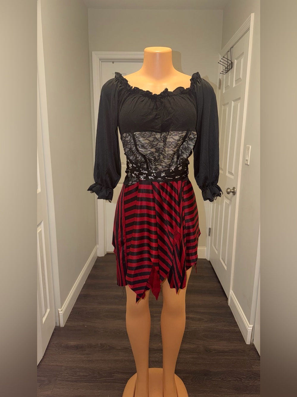 HALLOWEEN Pírate fancy Rubie's Black /Red Striped Asymmetrical Gothic Dress  L